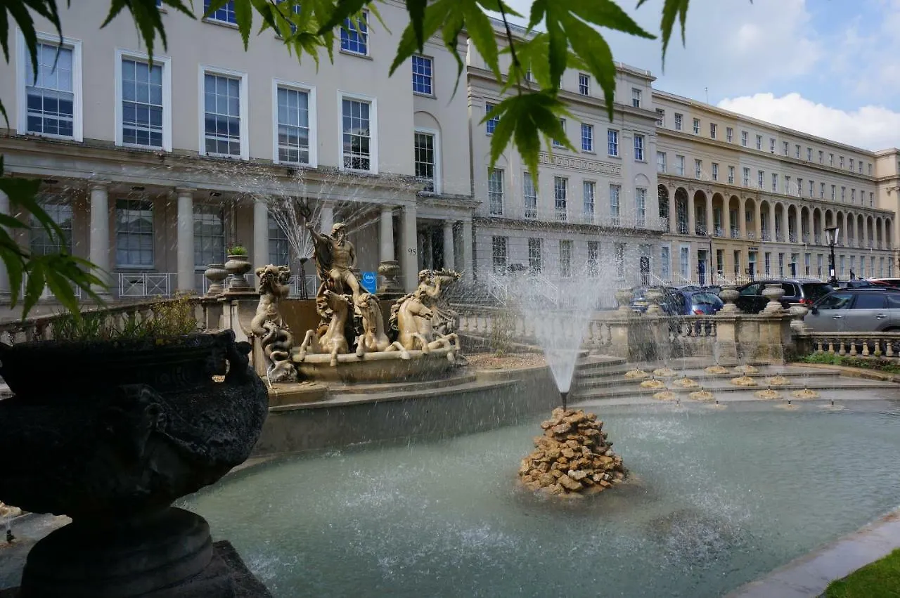 Flat 3, 6 Lypiatt Terrace Cheltenham Gloucestershire Gl50 2Sx Apartment